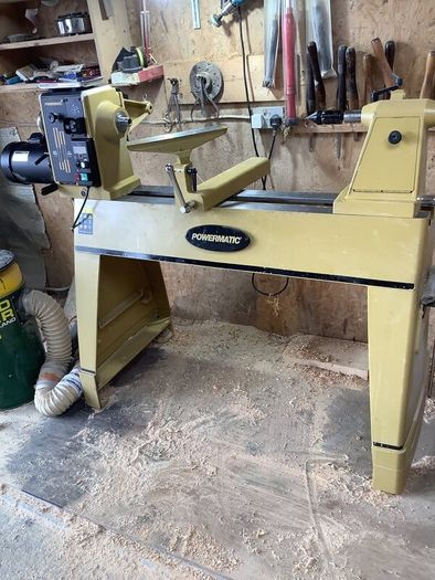 Wood turning lathe