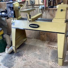 Wood turning lathe