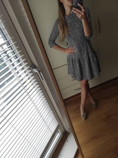 beautiful dress size XS/S , fastened with a zipper at the back, with a frill