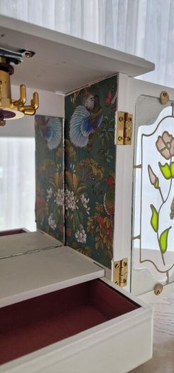 Jewellery box