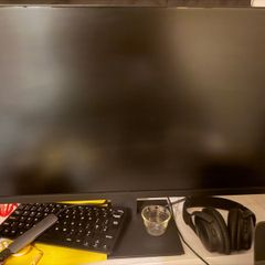 2 kooroi 27in monitors GOOD AS NEW 1 = 50euros