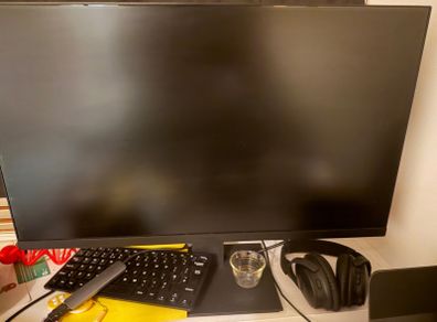 2 kooroi 27in monitors GOOD AS NEW 1 = 50euros