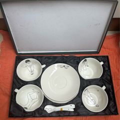The Undressed Teacups set by Polspotten