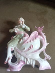Vin.tage Porcelain Piece