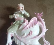 Vin.tage Porcelain Piece