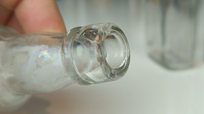 495 - Set of 6 Vintage Clear Glass Screw Cork Top Collectible Decorative Bottles and Jars