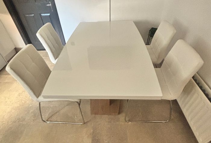 Kitchen table and 4 chairs