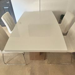 Kitchen table and 4 chairs