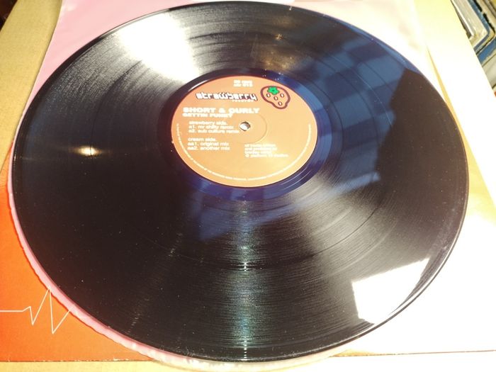 Short & Curly - Gettin Funky - Strawberry Records - SCARCE 90s Piano House Classic!