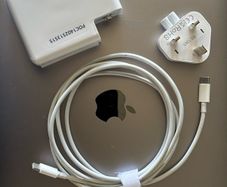 Apple compatible 140 watt USB-C power adapter new plug and cable