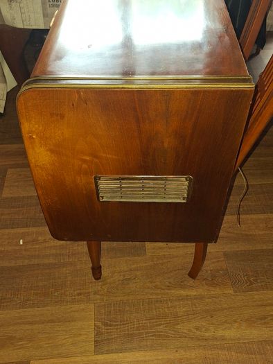 Large Antique Valve Radio and Record Player with Magic Eye, Beautiful Furniture, Collection Only. I got channels on the radio