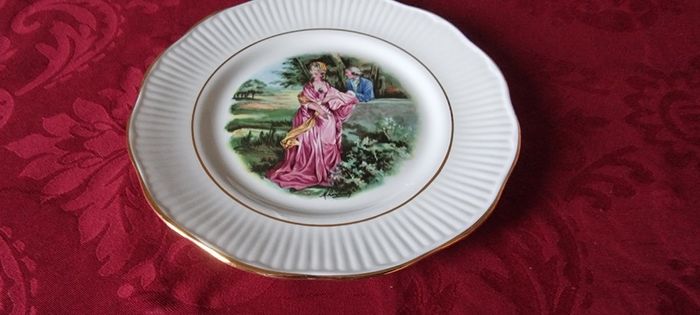 Paignton Devon Fragonard Courting Couple Fine Bone China Gold Gilt Decorative Plate With Hanger Made In Endland