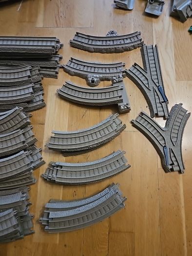 Huge selection of Thomas the Tank engine Tracks.