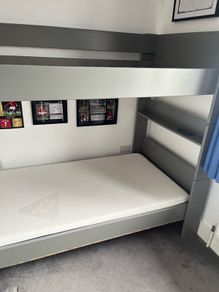 Bunk beds and 2 mattresses