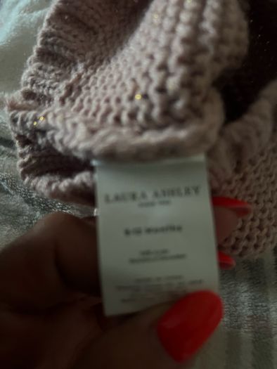Girls hat 6/12 mths