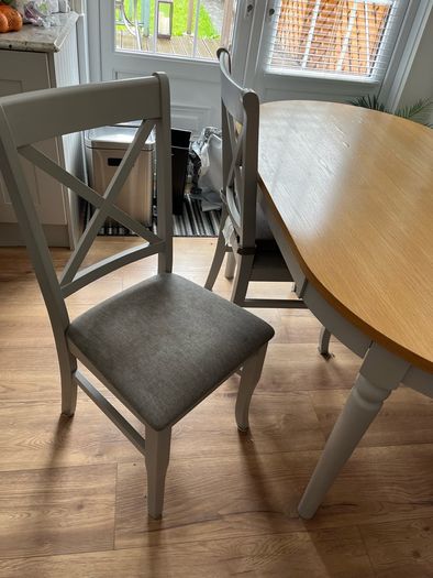 Table & 6 Chairs