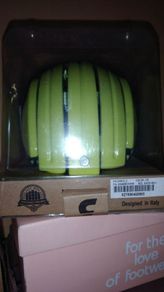 Brand New in Box Lime colour helmet cycling commuter folding space saving On3n3ss