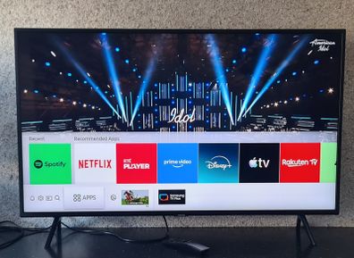 Samsung 43" QLED 4K Smart TV  Like New Condition