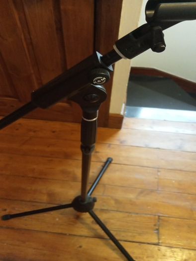 Microphone stand
