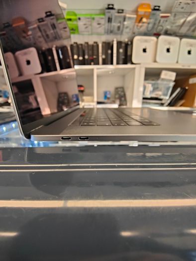 Apple MacBook Pro 15" A1990 2019 - Intel i7 16GB 500GB UHD Graphics 630 macOS Sequoia (New Battery, Cycle: 1)