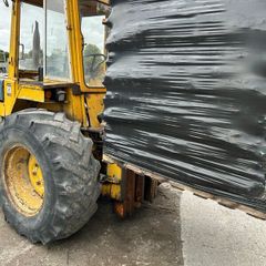 Rough terrain forklift