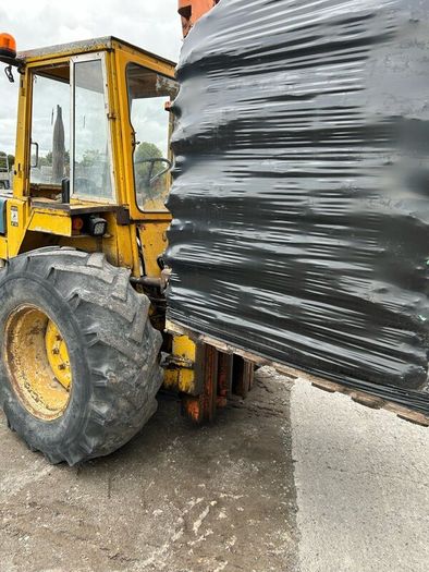 Rough terrain forklift
