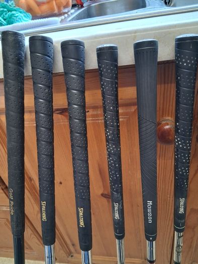 Mens golf clubs .