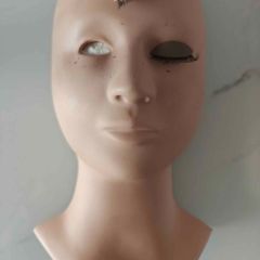 eyelash mannequin