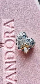 Pandora Bridgerton Honeycomb & Bee Heart Charm Brand New