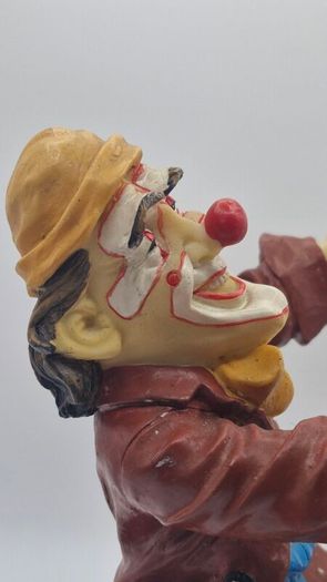 clown figure