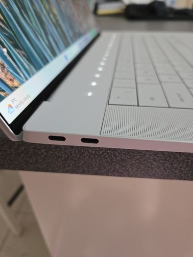 Dell XPS 16 Laptop