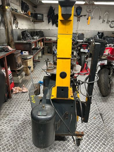 tyre machine