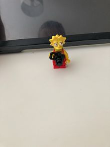 Lego Lisa Simpson from lego 71006