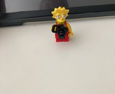 Lego Lisa Simpson from lego 71006