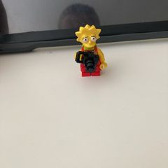Lego Lisa Simpson from lego 71006