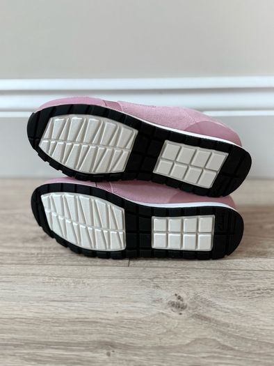 Clarks Dusty Pink Girls Runners in Size 1UK NEW