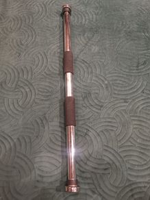 Doorway pull up bar adjustable.