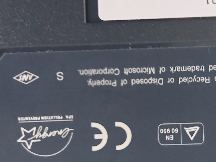 Rare Vintage Fujitsu Siemens Lifebook, E Series, FPC07048B Part number CP127259, Running Windows 2000 Professional, uses 3.5 floppy disk, 20GB HDD, amd all the connecting Ports from 30 years ago Era