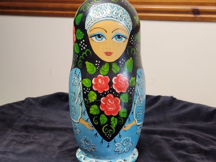 Vintage Russian Matryoshka Nesting Dolls 10 Pieces Moscow 1991 Signed S A Petukhova 25cm