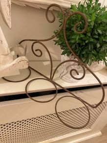 ShabbyChic Garden decor but could be used indoors or outdoors..3pots can be installed for a beautiful flower display 2available 12e or 2 for 20e