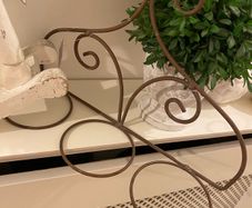 ShabbyChic Garden decor but could be used indoors or outdoors..3pots can be installed for a beautiful flower display 2available 12e or 2 for 20e