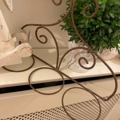ShabbyChic Garden decor but could be used indoors or outdoors..3pots can be installed for a beautiful flower display 2available 12e or 2 for 20e
