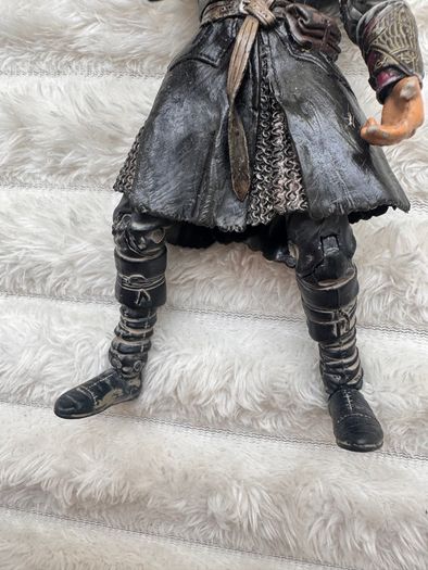 Lord of the Rings Helm's Deep Aragorn Action Figure Damaged NO Finger approx. 16 cm. Used Please see photos