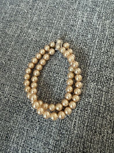 Pearl necklace and bracelet