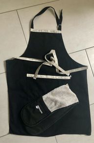 Apron and oven gloves
