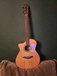 Lefthanded Acoustic Guitar