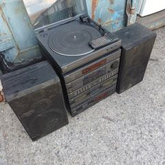 JVC set amplifier radio and cassette player, record player.