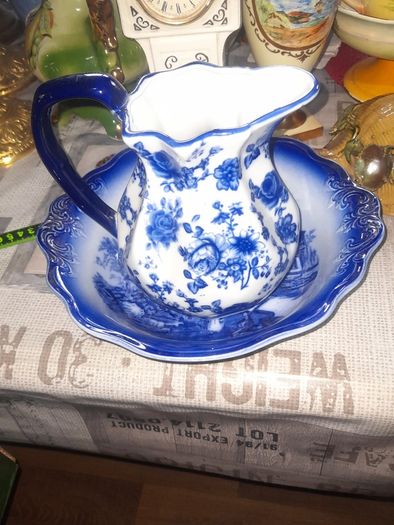 Beautiful Old Style Blue and White Jug and Basin, Postage Available, Lots more Antiques and Collectables including Oil Lamps in my other ads