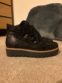 Beautiful Women's Anaki Boots size 4.5
