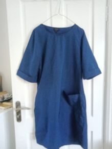 woman COS dress. Knee length. Cotton.